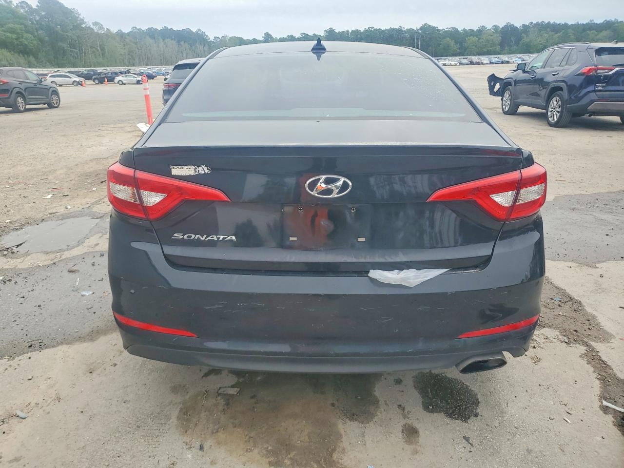 2017 HYUNDAI SONATA SE photo 6