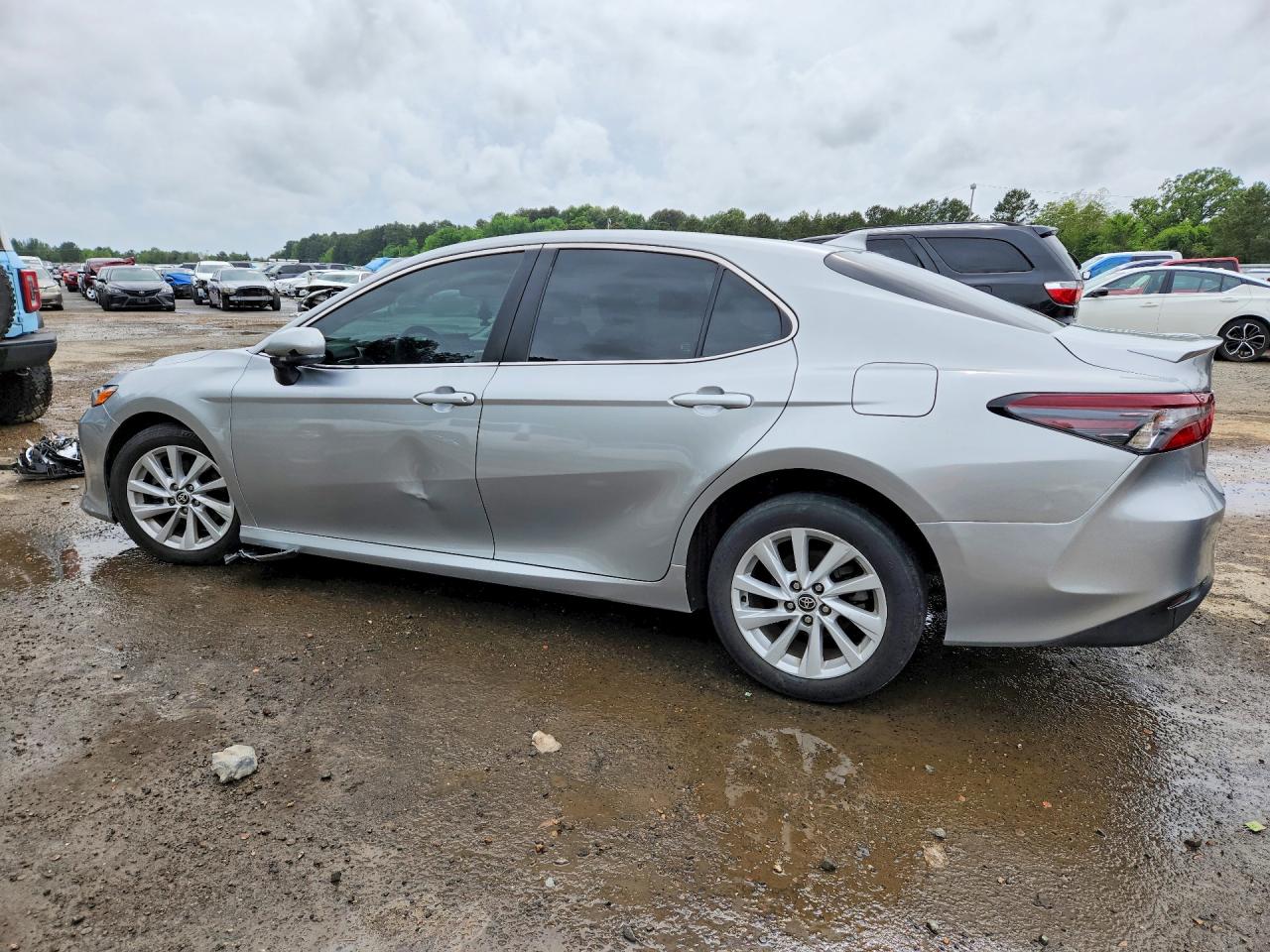 2023 TOYOTA CAMRY LE photo 4