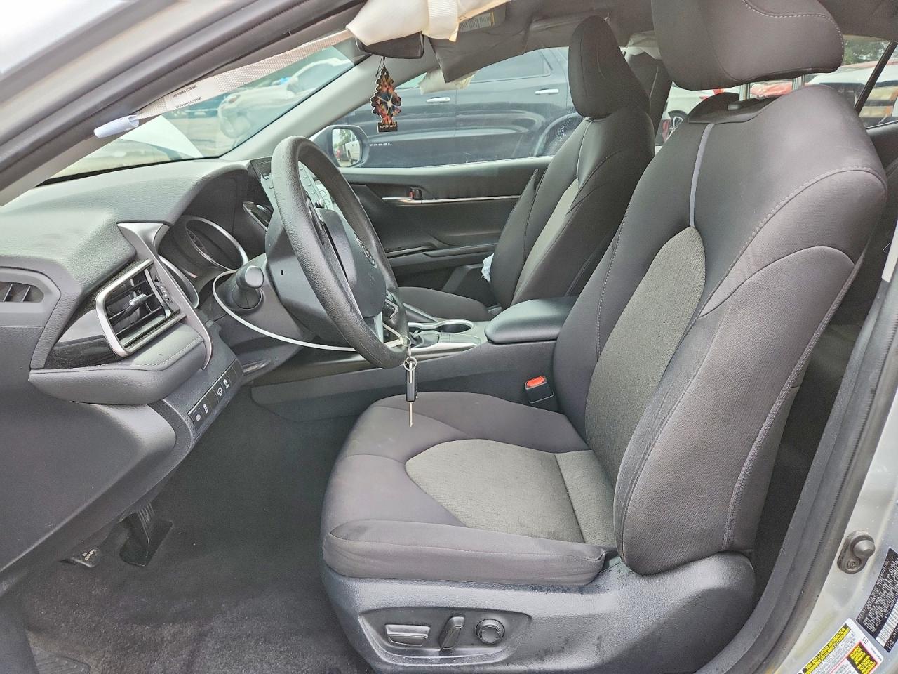 2023 TOYOTA CAMRY LE photo 19