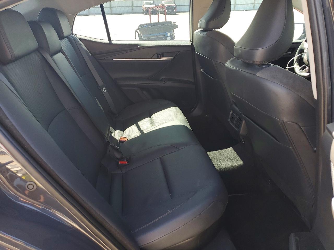 2025 TOYOTA CAMRY XLE photo 19