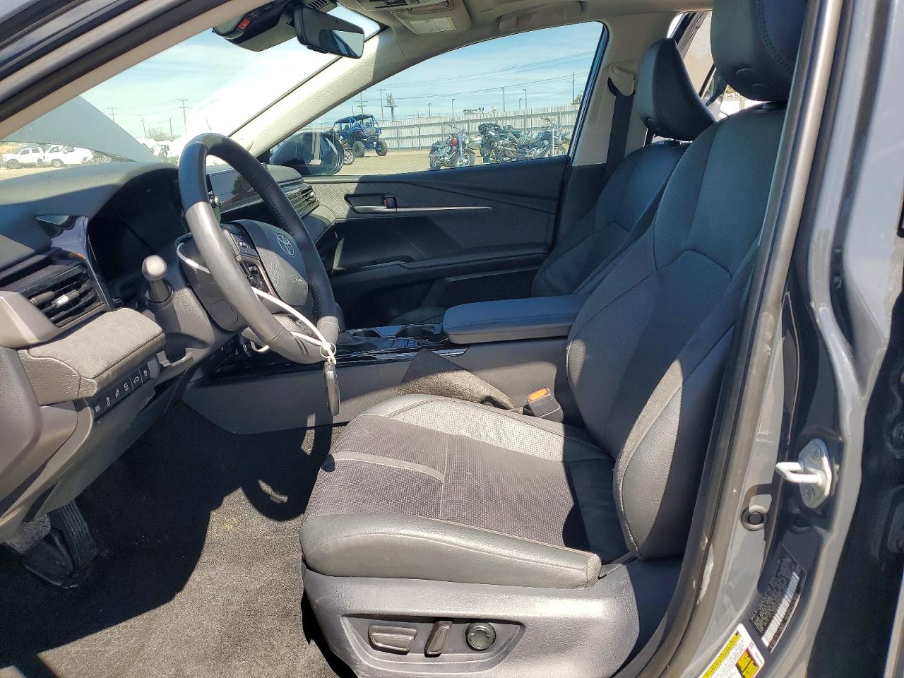 2025 TOYOTA CAMRY XLE photo 13