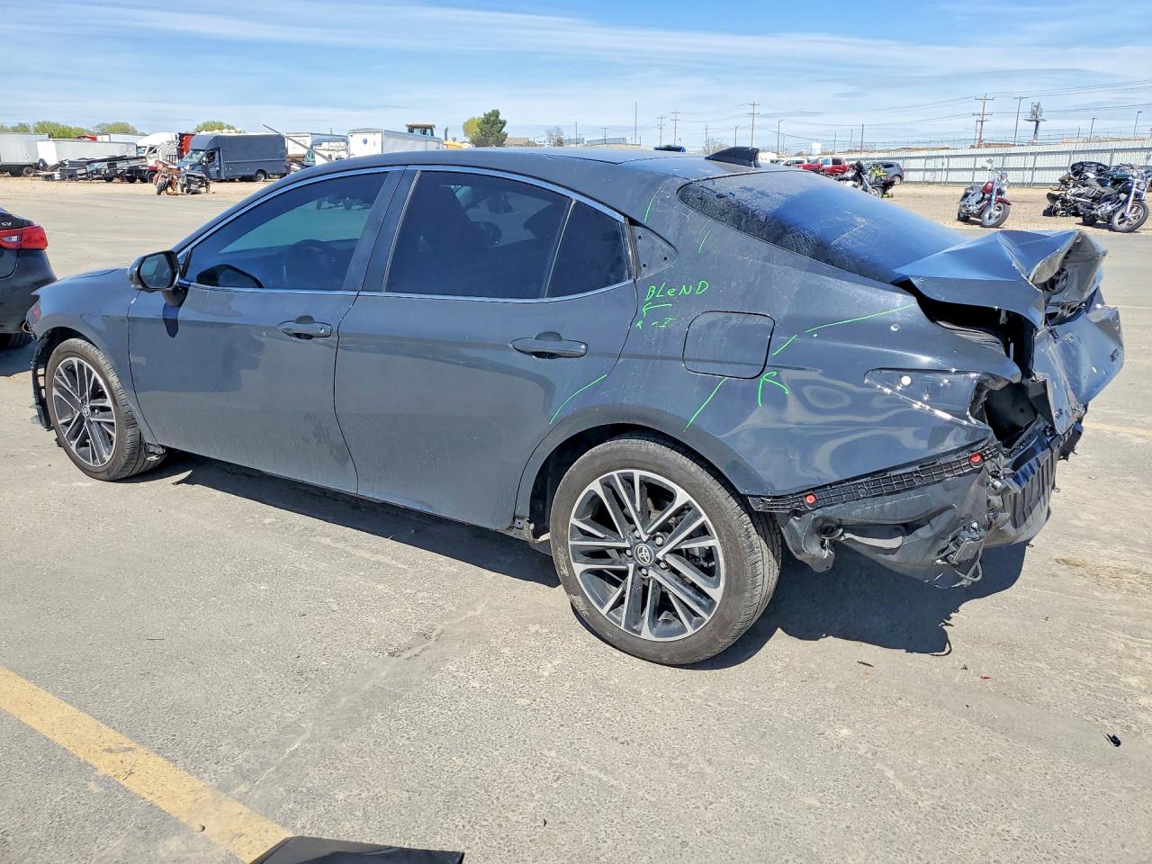 2025 TOYOTA CAMRY XLE photo 3