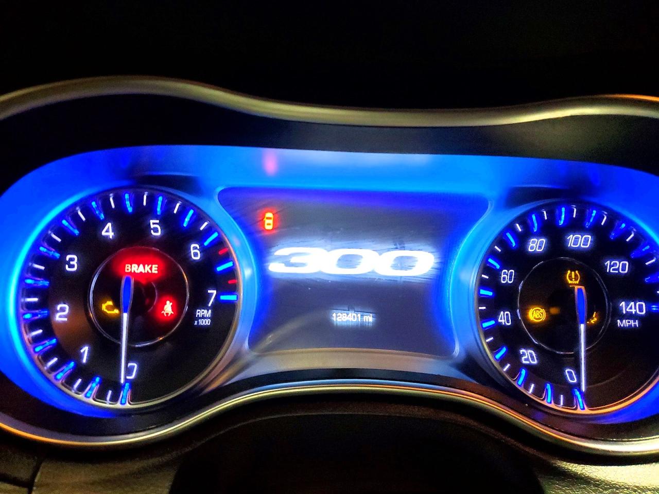2019 CHRYSLER 300 TOURING photo 17