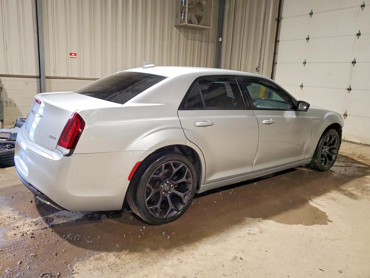 2019 CHRYSLER 300 TOURING photo 5