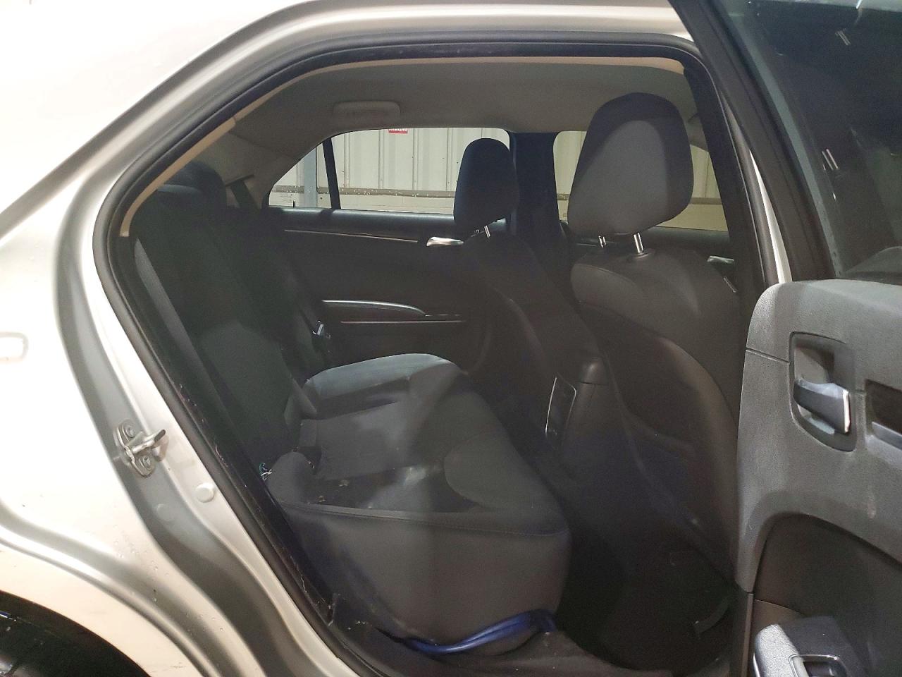 2019 CHRYSLER 300 TOURING photo 19