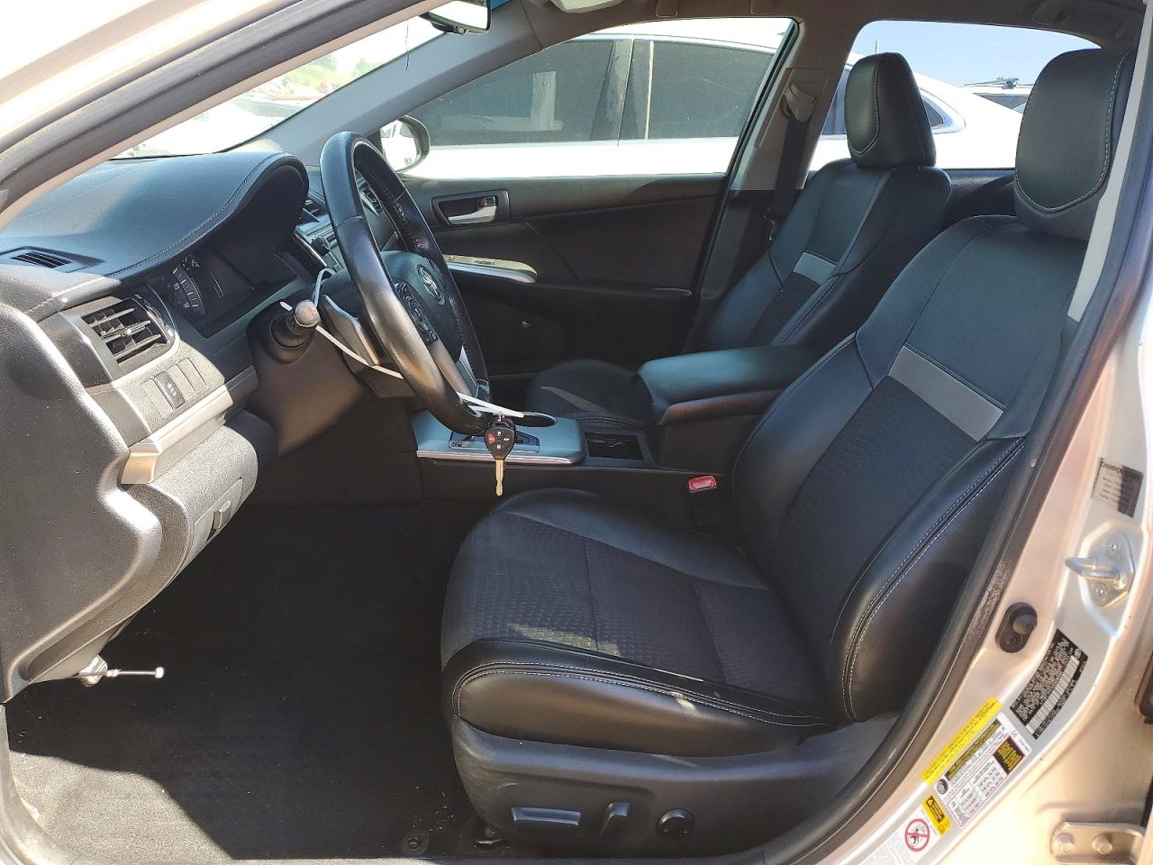 2012 TOYOTA CAMRY SE photo 13