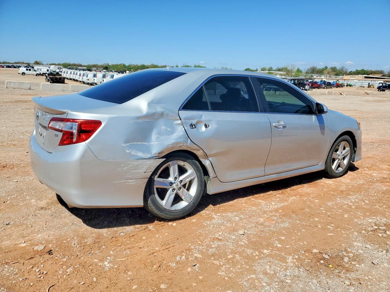 2012 TOYOTA CAMRY SE photo 5
