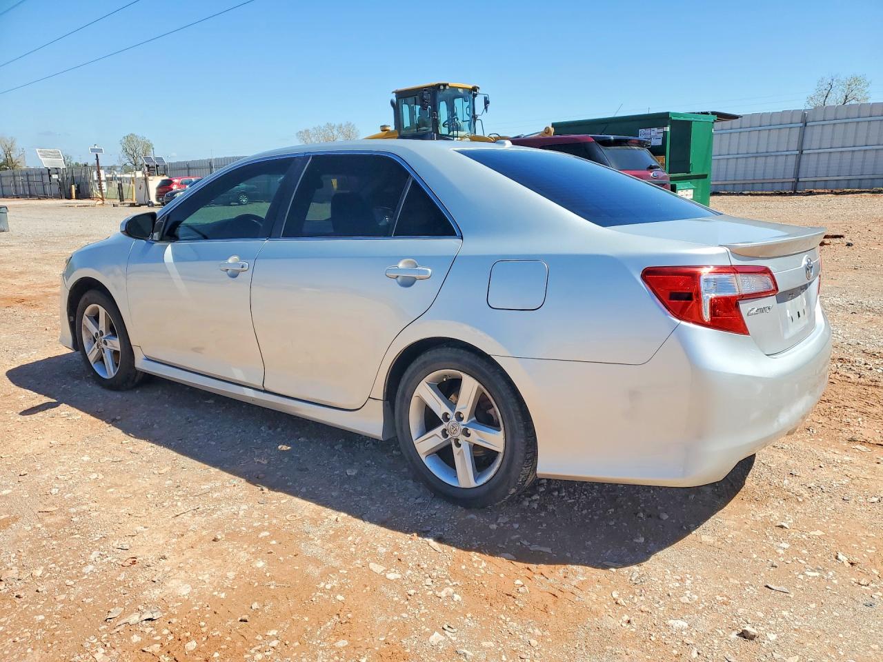 2012 TOYOTA CAMRY SE photo 3