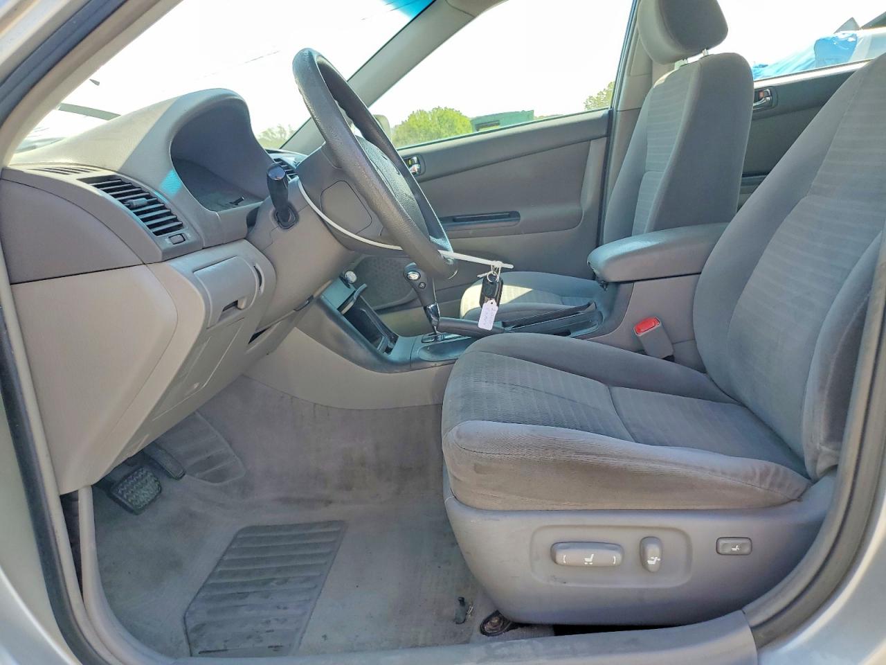 2006 TOYOTA CAMRY LE photo 13