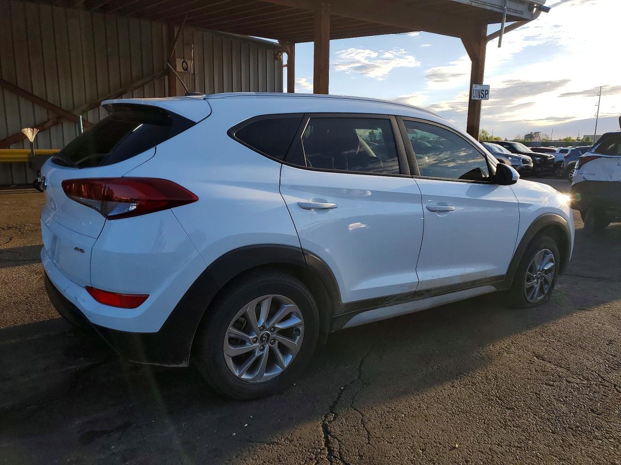2017 HYUNDAI TUCSON SE photo 7