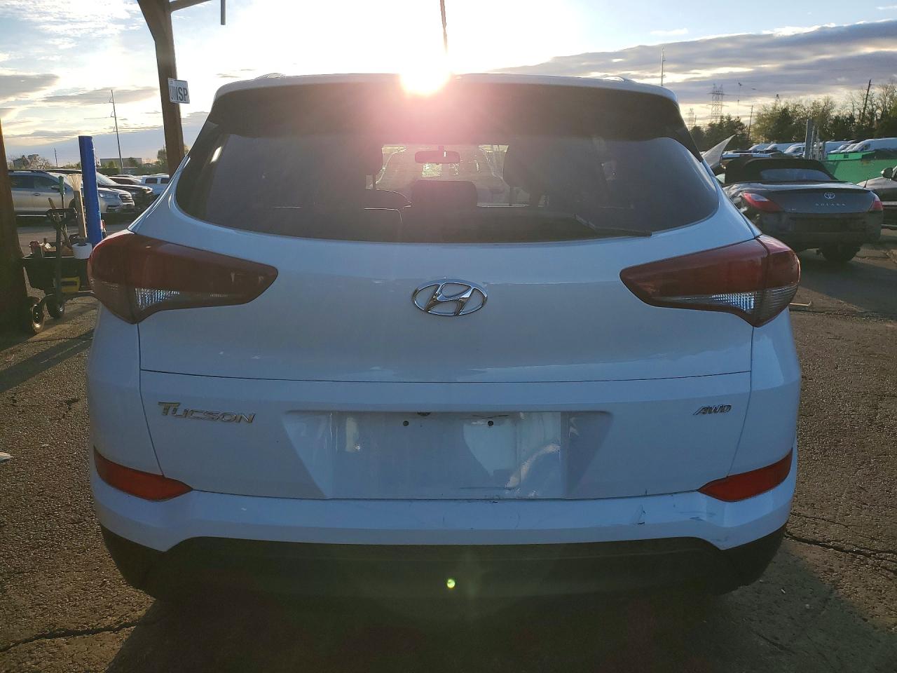 2017 HYUNDAI TUCSON SE photo 16