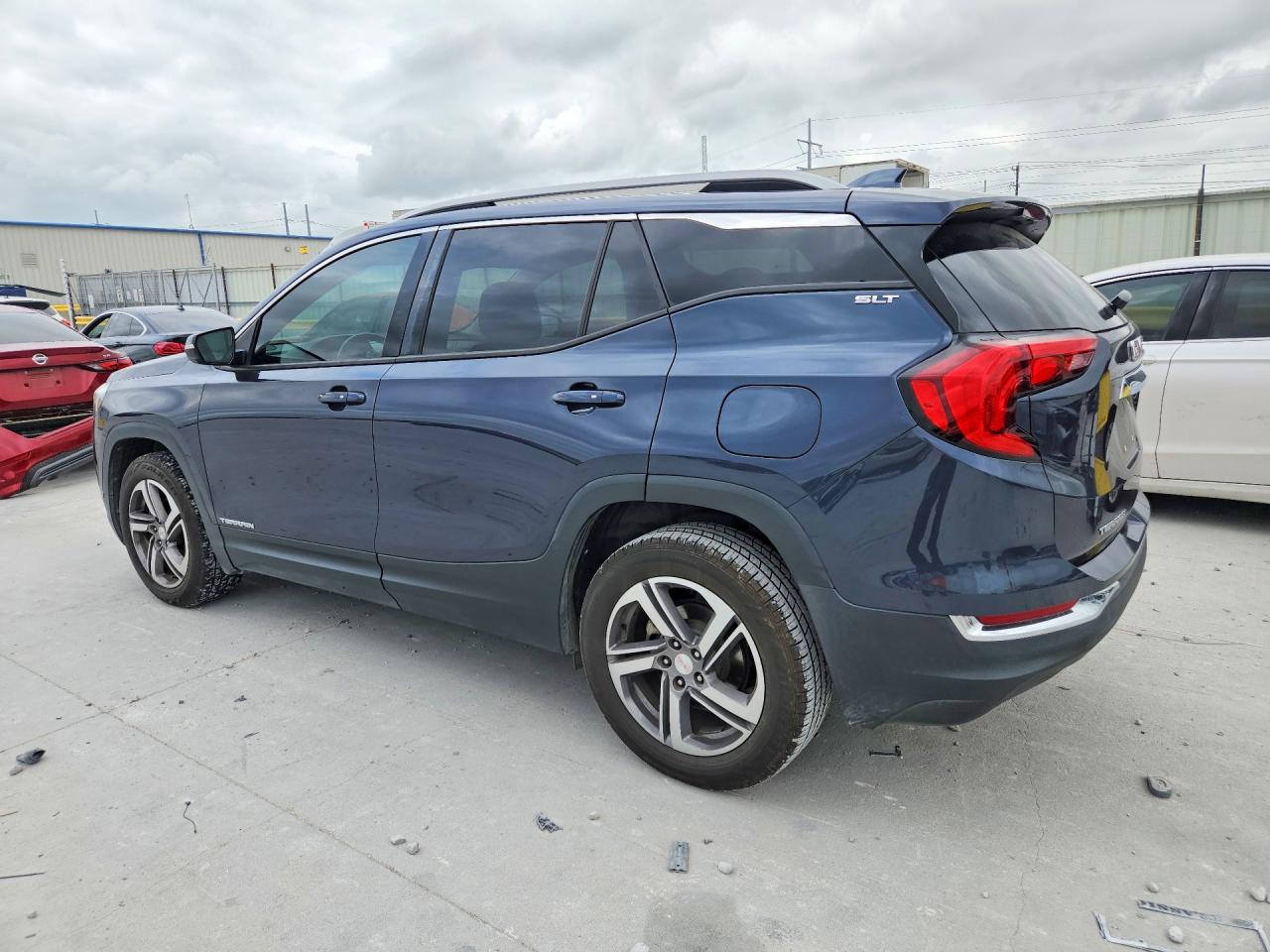 2018 GMC TERRAIN photo 2