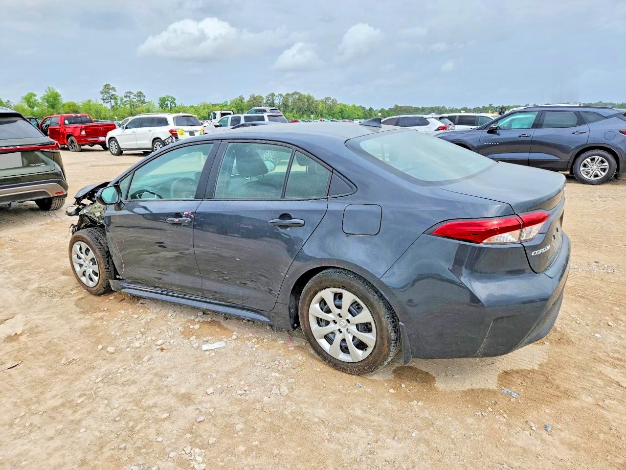 2025 TOYOTA COROLLA LE photo 4