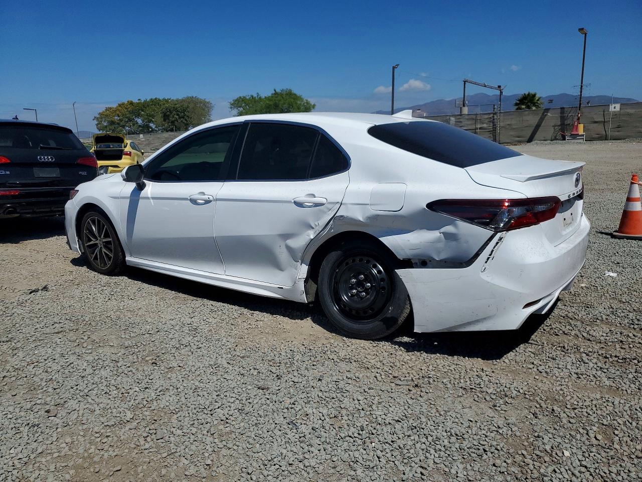 2023 TOYOTA CAMRY SE photo 3