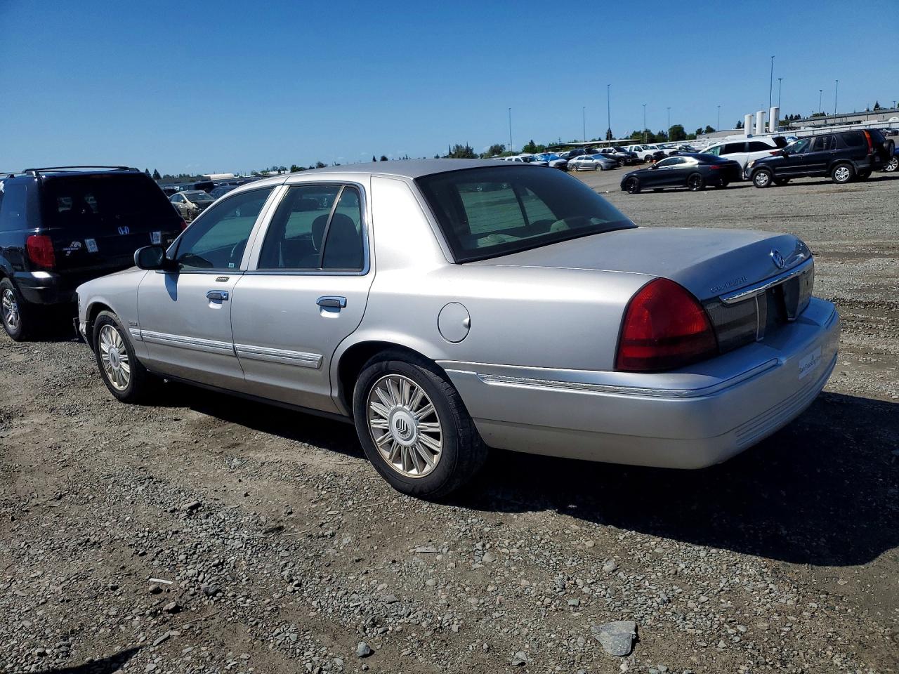 2010 MERCURY GRAND MARQUIS LS photo 3
