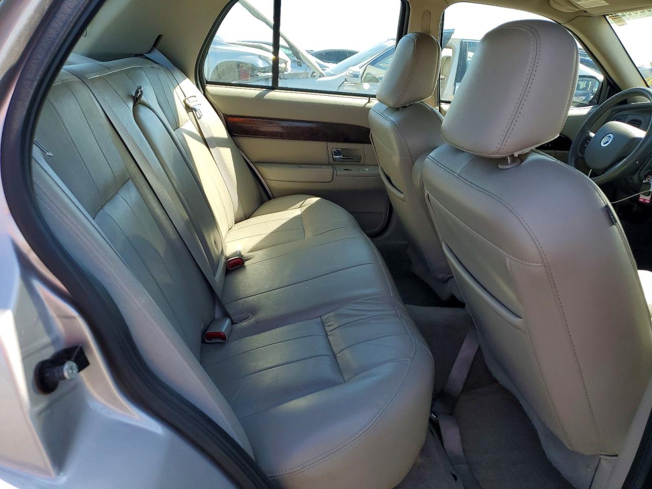 2010 MERCURY GRAND MARQUIS LS photo 19