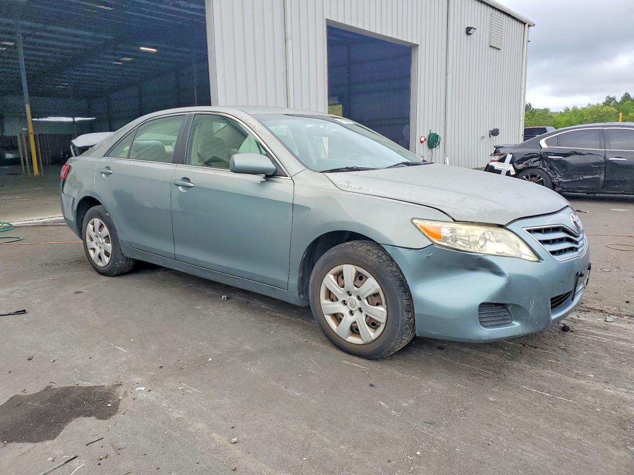 2011 TOYOTA CAMRY LE photo 4