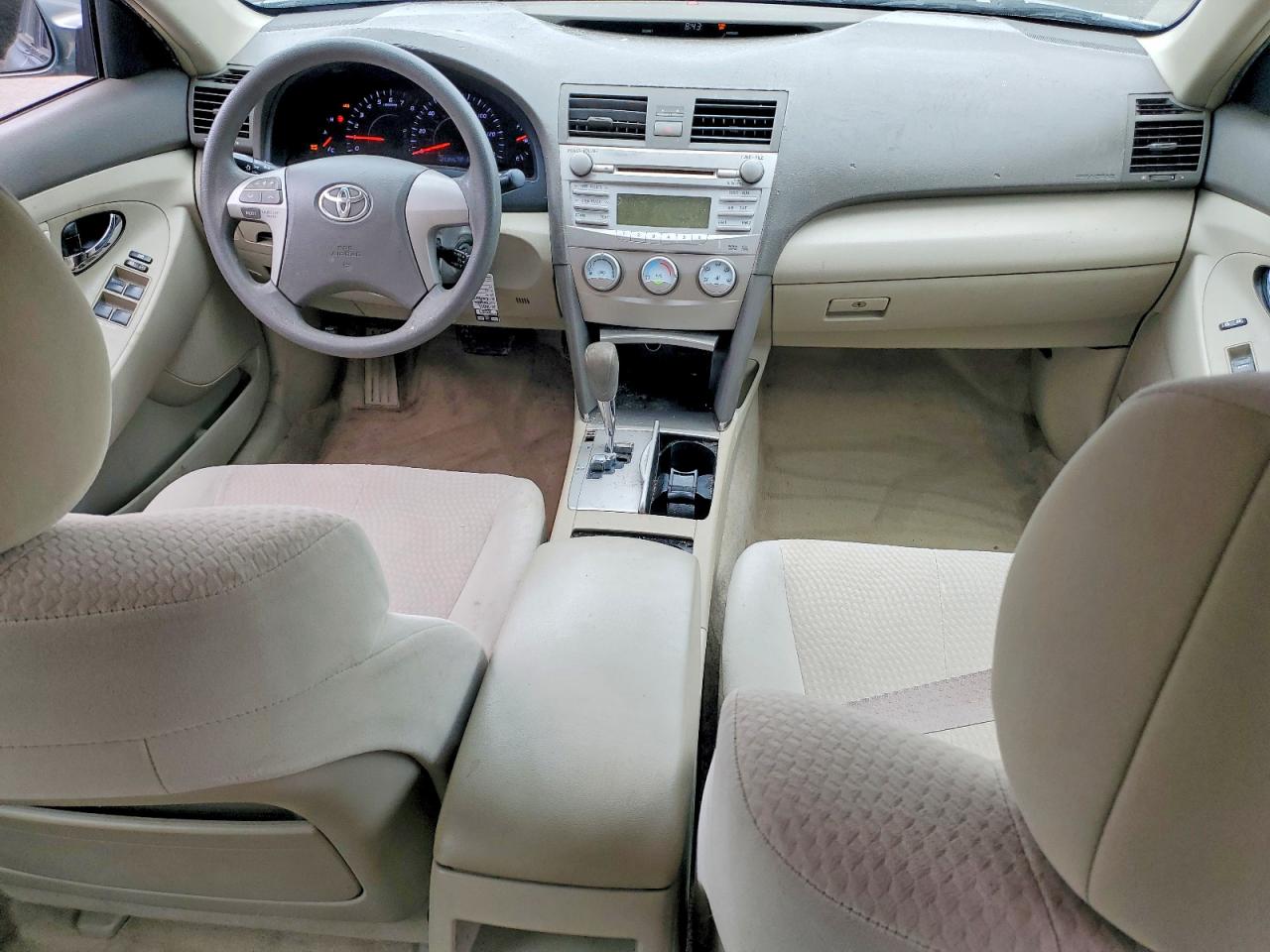 2011 TOYOTA CAMRY LE photo 8