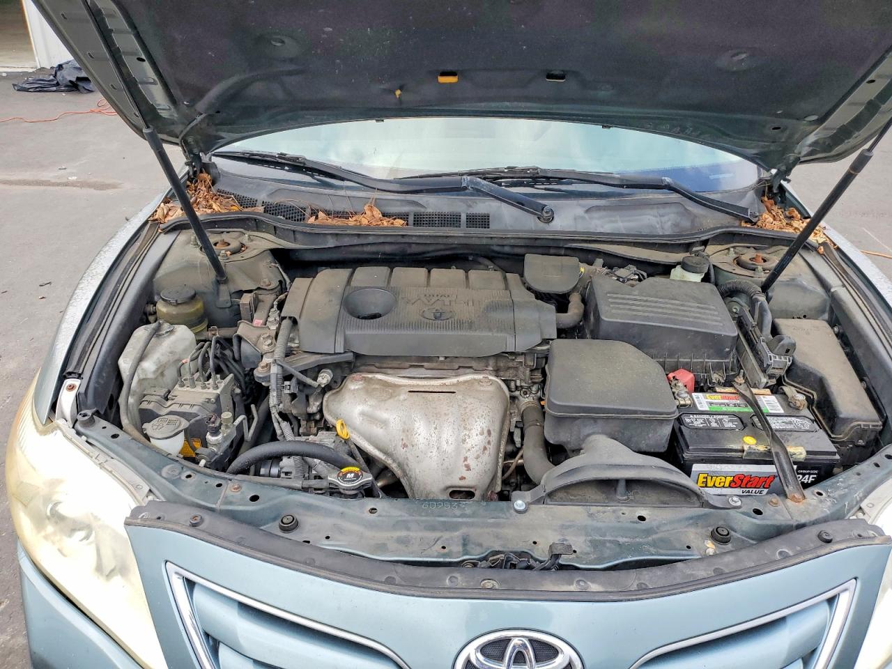 2011 TOYOTA CAMRY LE photo 11