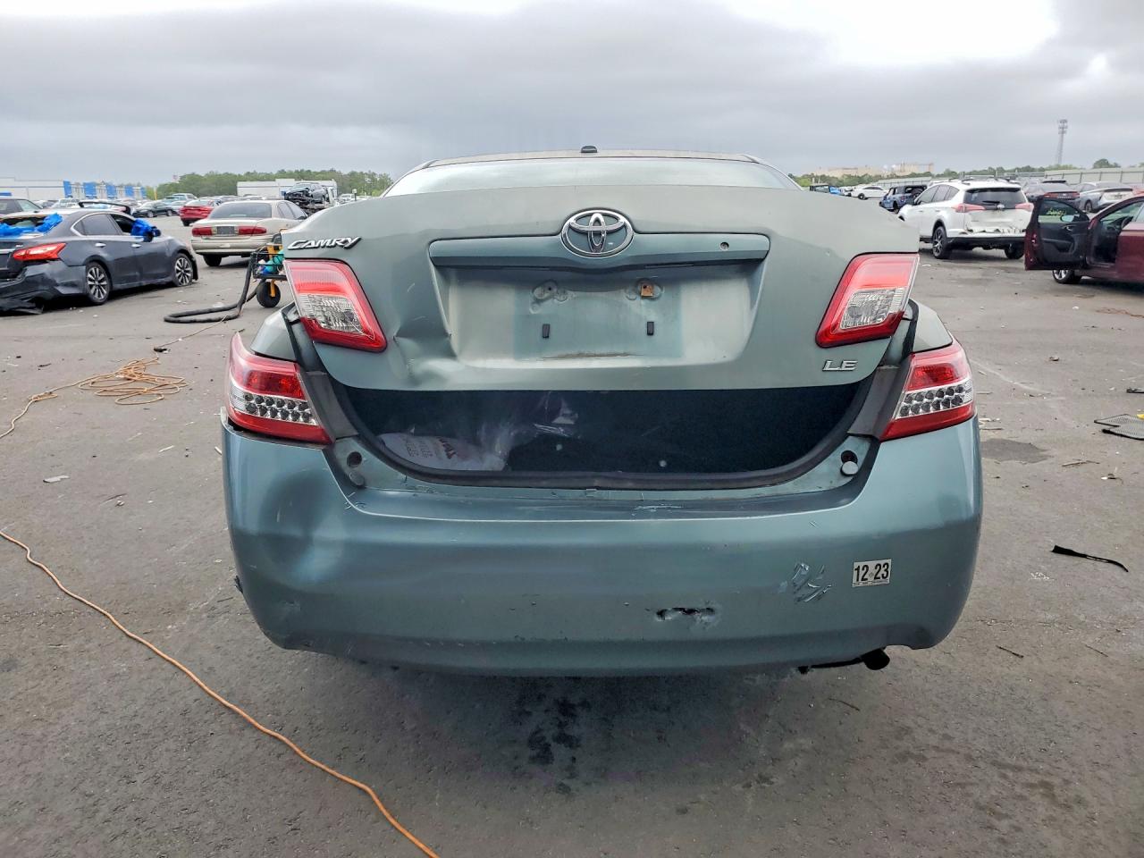 2011 TOYOTA CAMRY LE photo 6
