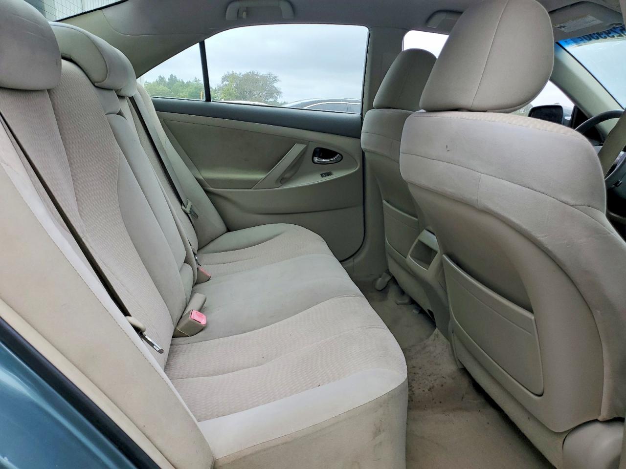 2011 TOYOTA CAMRY LE photo 10