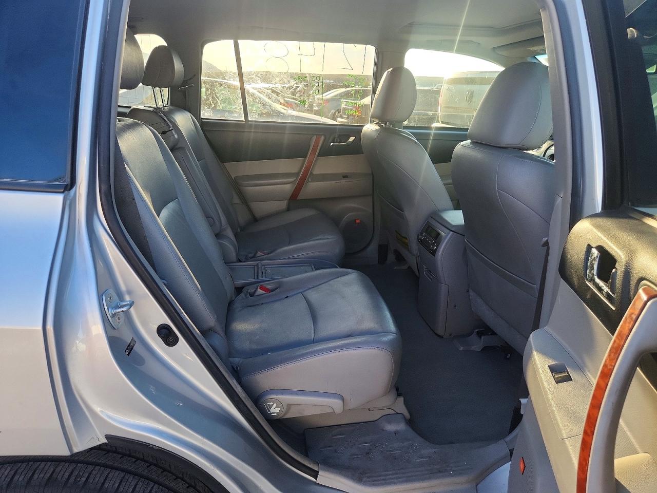 2008 TOYOTA HIGHLANDER LIMITED photo 28