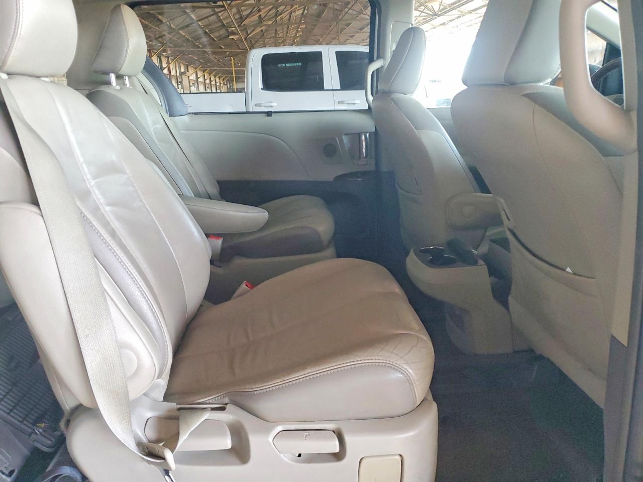 2014 TOYOTA SIENNA LIMITED 7-PASSENGER photo 21