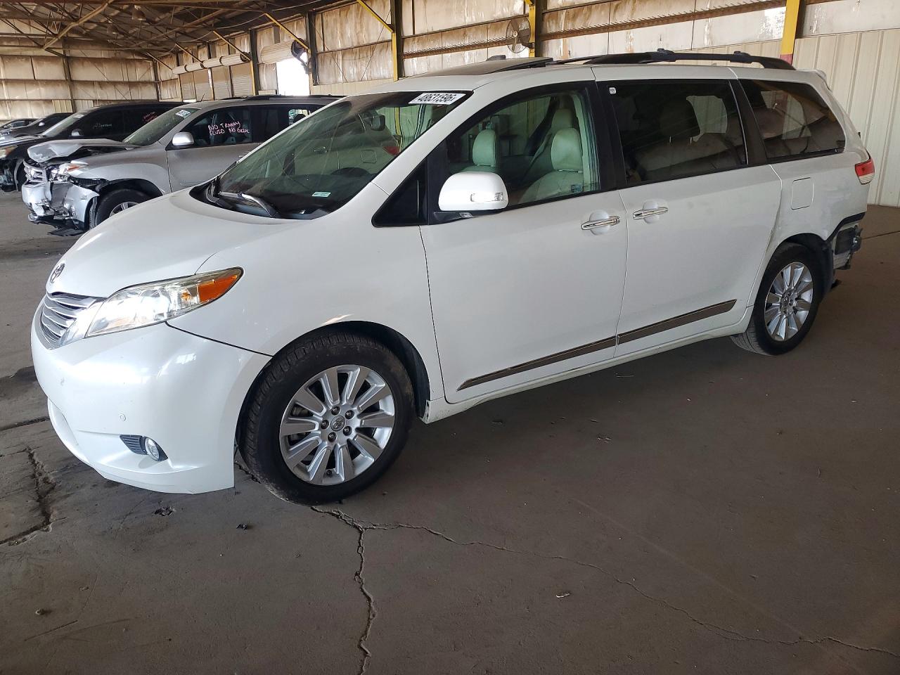 2014 TOYOTA SIENNA