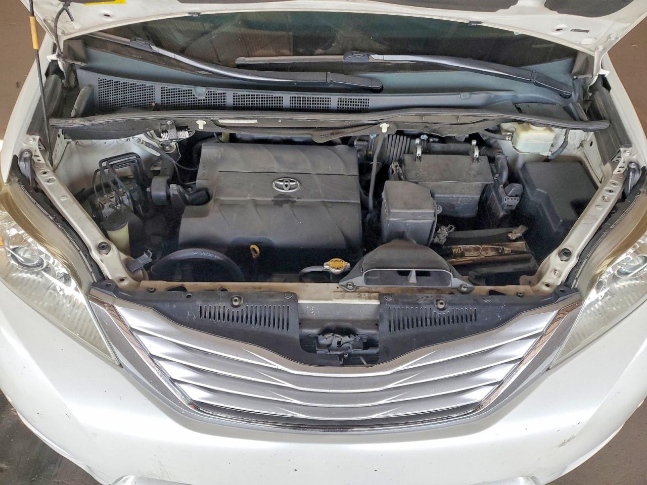 2014 TOYOTA SIENNA LIMITED 7-PASSENGER photo 23