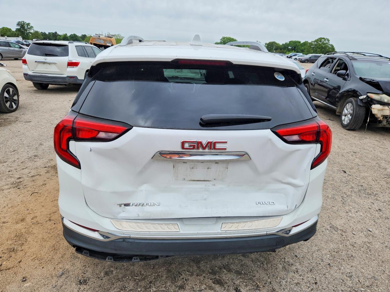 2018 GMC TERRAIN SLT photo 16