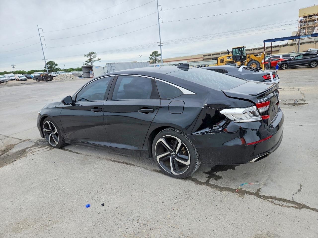 2018 HONDA ACCORD SPORT photo 3
