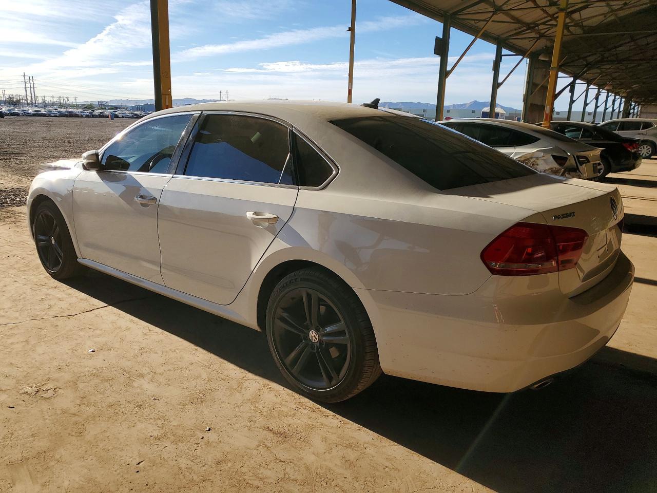 2015 VOLKSWAGEN PASSAT SE photo 3