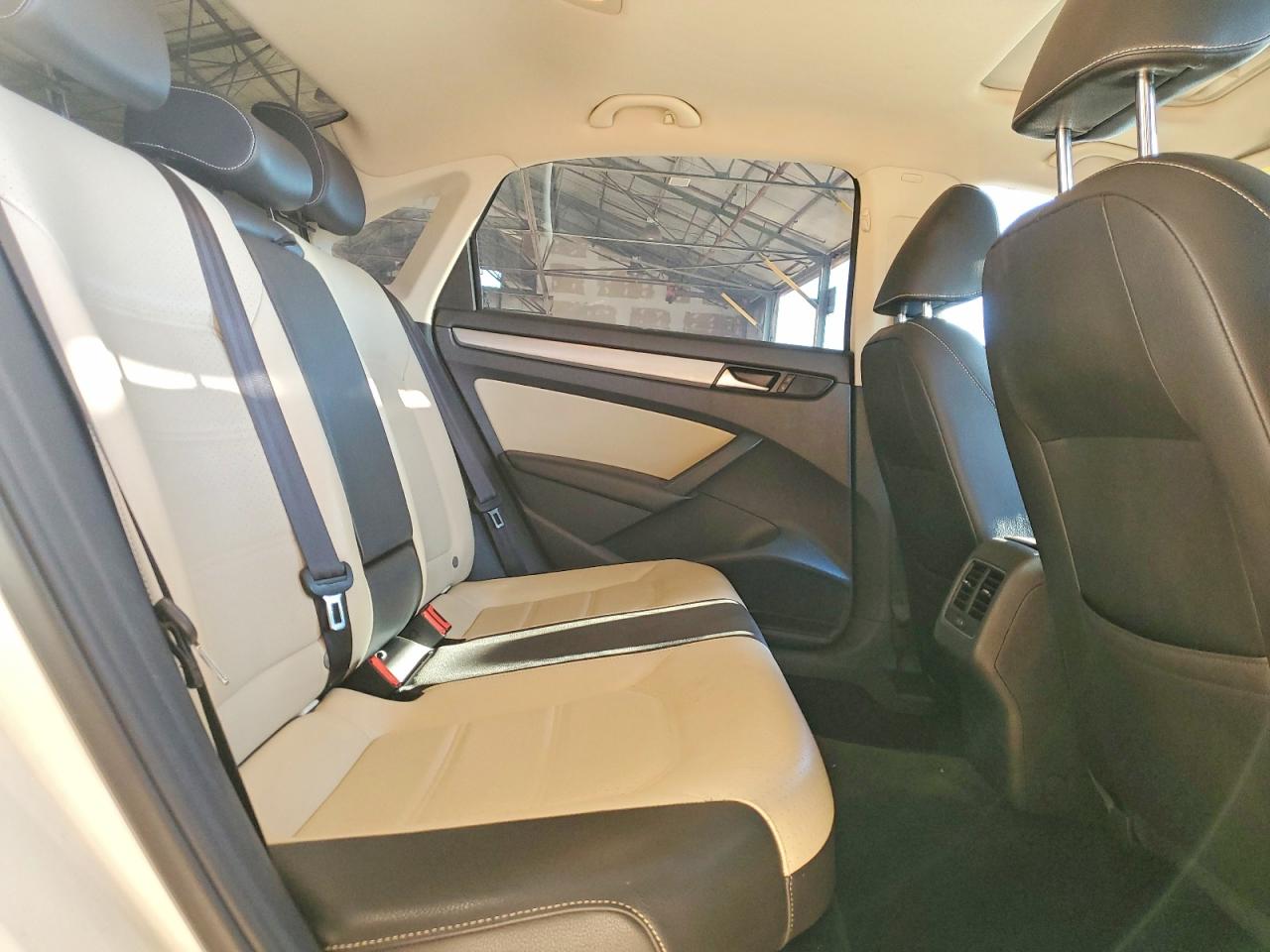 2015 VOLKSWAGEN PASSAT SE photo 19