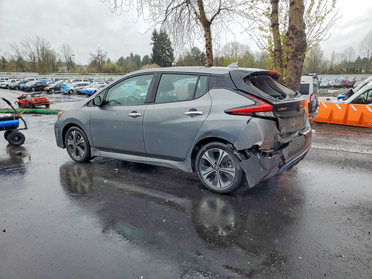 2022 NISSAN LEAF SV photo 2