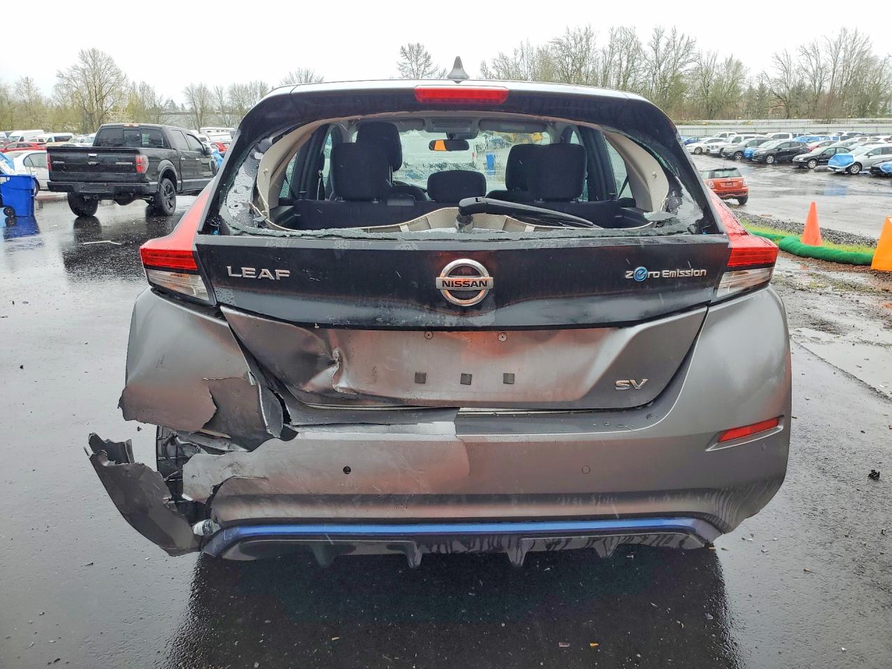 2022 NISSAN LEAF SV photo 6