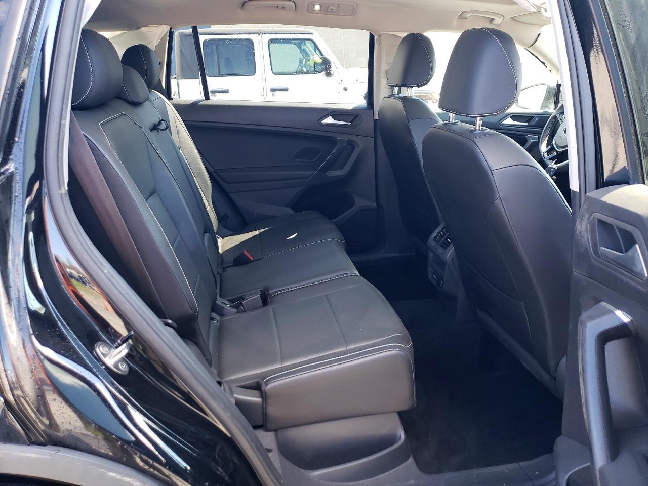 2021 VOLKSWAGEN TIGUAN SE photo 31