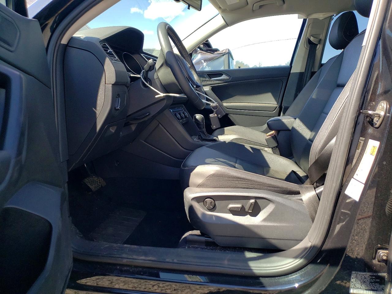2021 VOLKSWAGEN TIGUAN SE photo 19