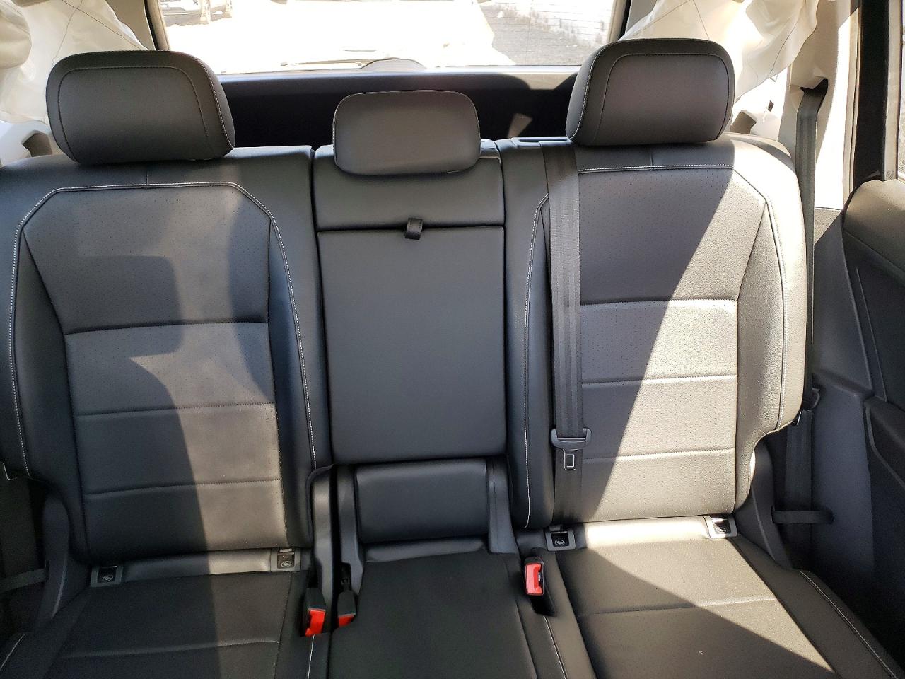 2021 VOLKSWAGEN TIGUAN SE photo 28