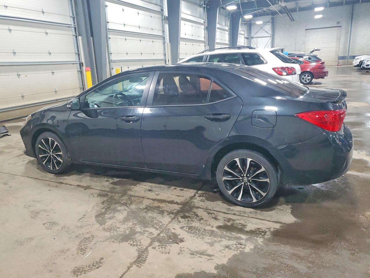2017 TOYOTA COROLLA SE photo 3