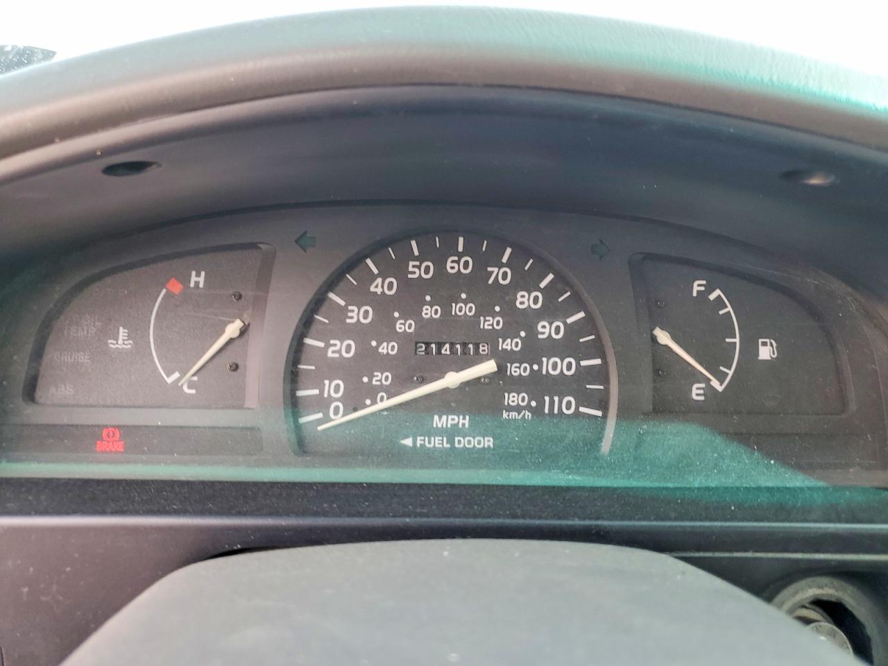 2002 TOYOTA TACOMA photo 9