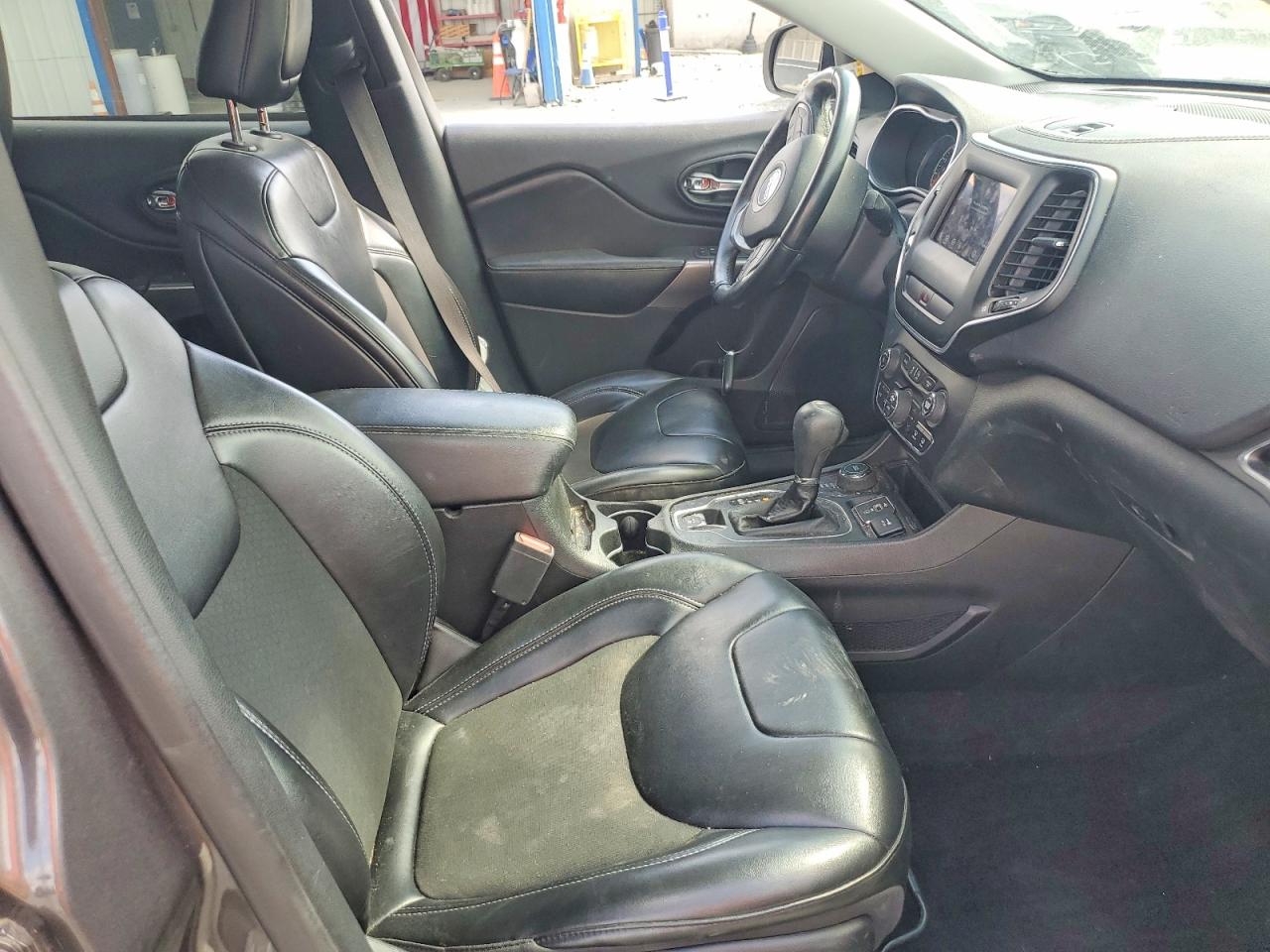 2019 JEEP CHEROKEE LATITUDE PLUS photo 19