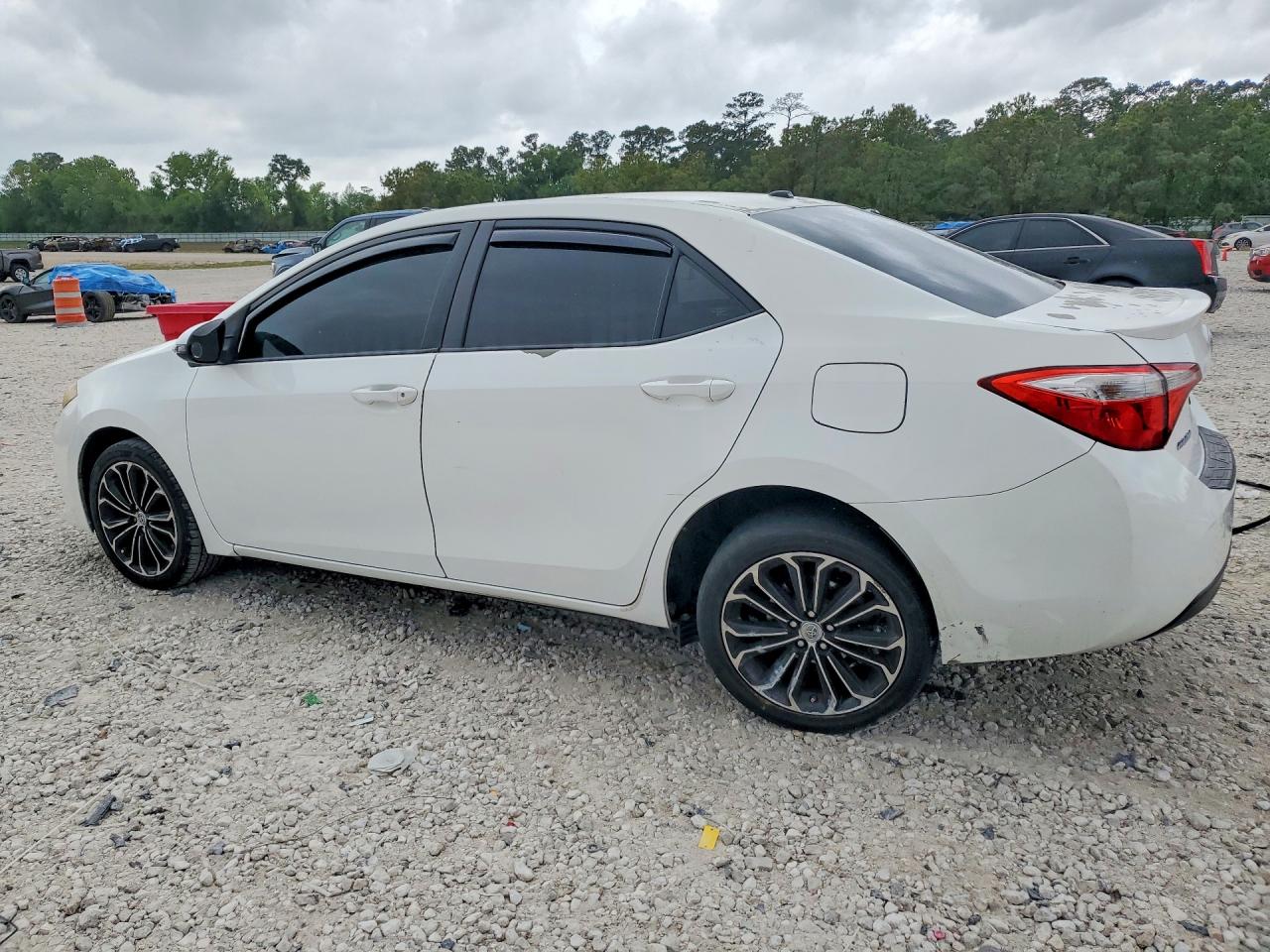 2014 TOYOTA COROLLA S PLUS photo 2