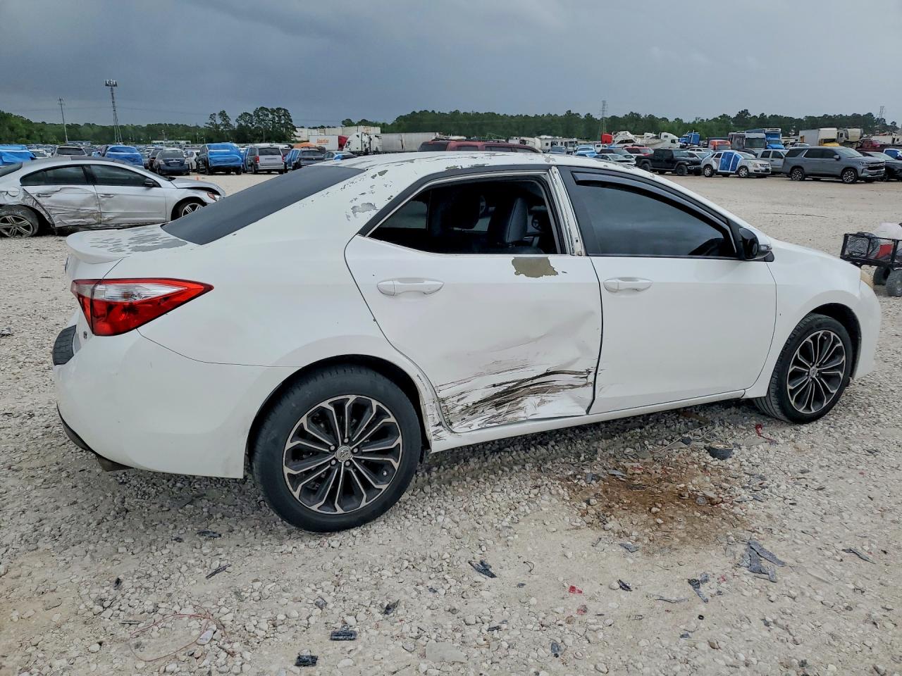 2014 TOYOTA COROLLA S PLUS photo 3