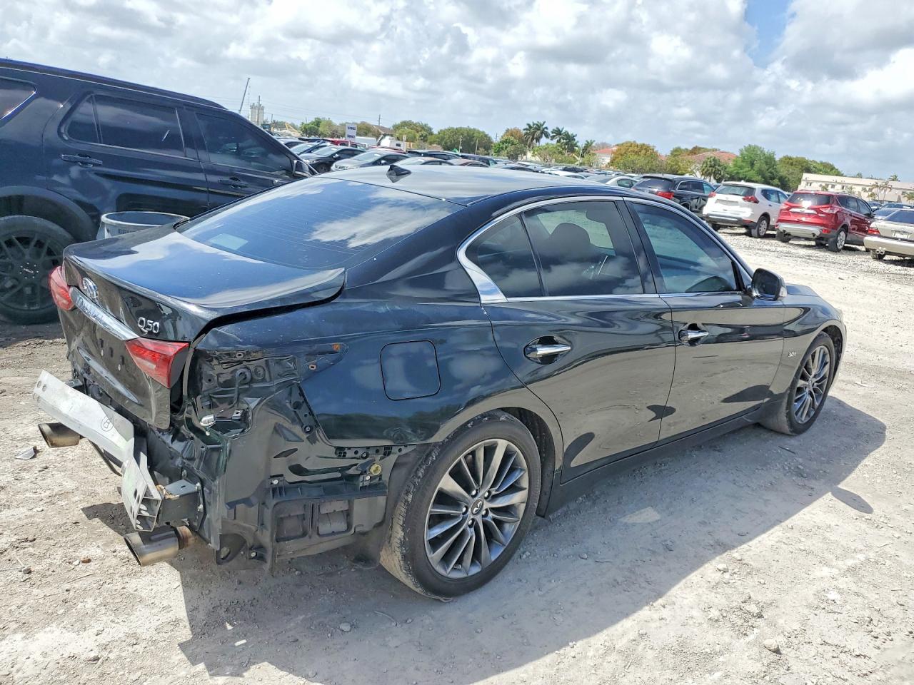 2018 INFINITI Q50 3.0T LUXE photo 7
