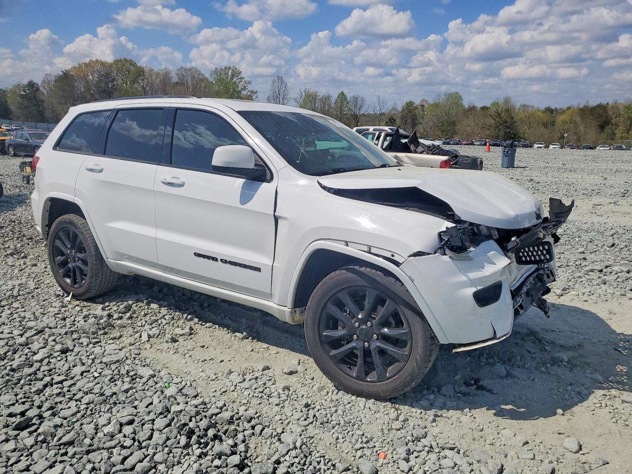 2020 JEEP GRAND CHEROKEE LAREDO photo 4