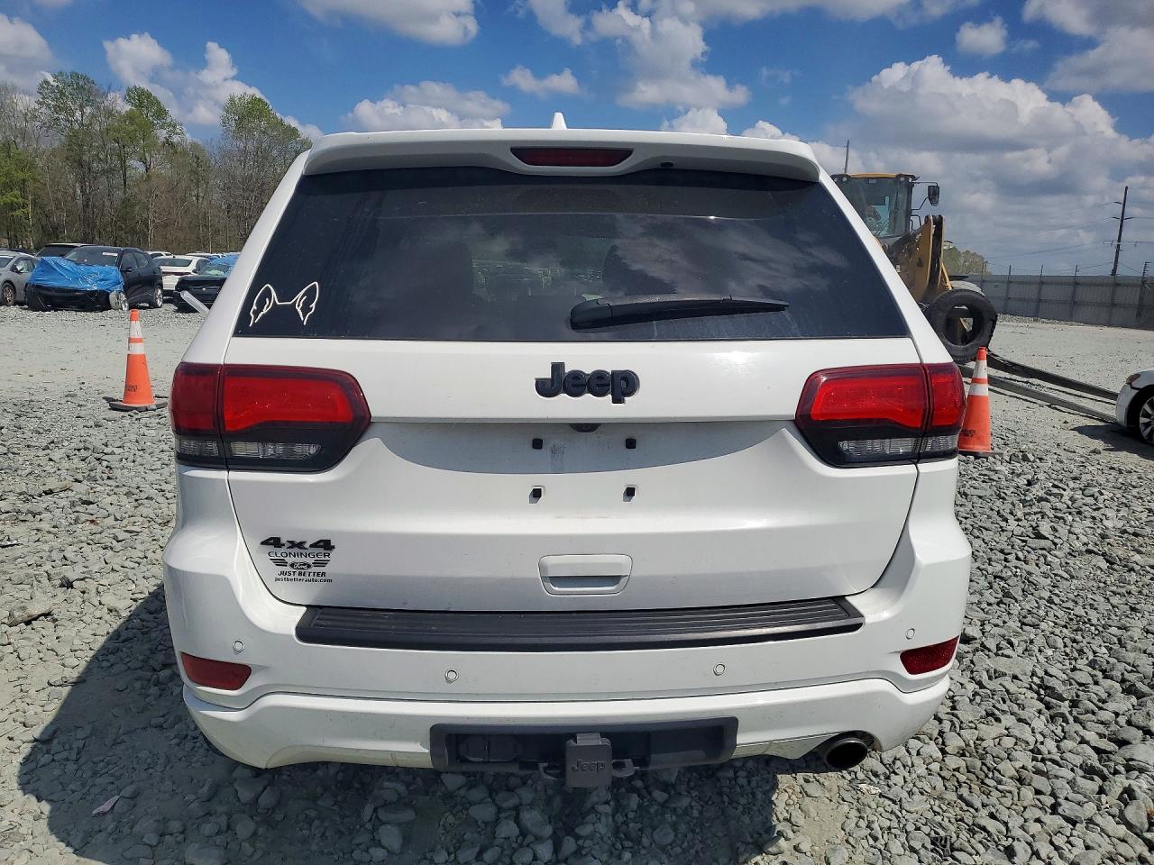2020 JEEP GRAND CHEROKEE LAREDO photo 6
