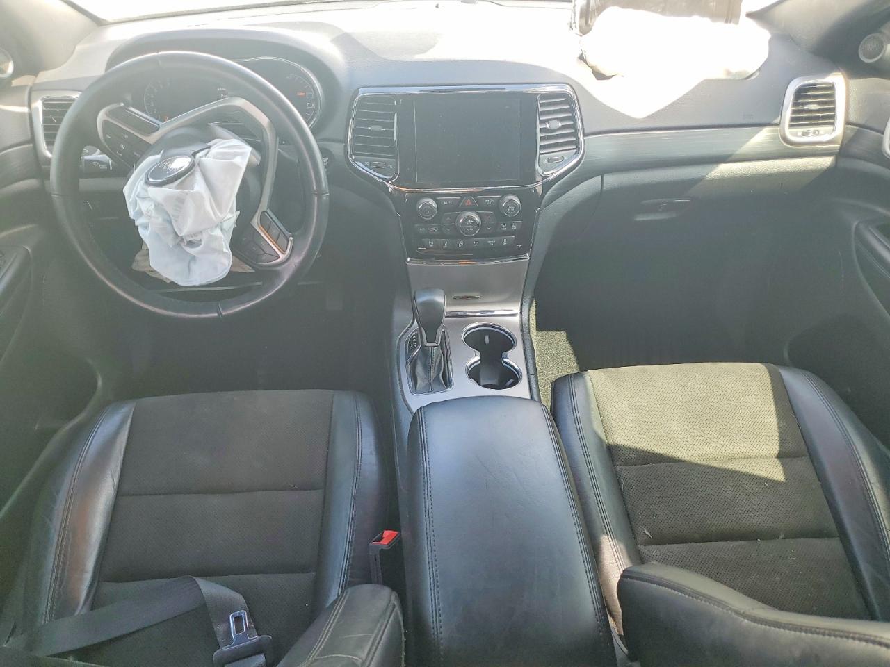2020 JEEP GRAND CHEROKEE LAREDO photo 8