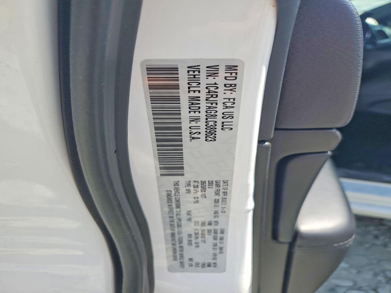 2020 JEEP GRAND CHEROKEE LAREDO photo 13
