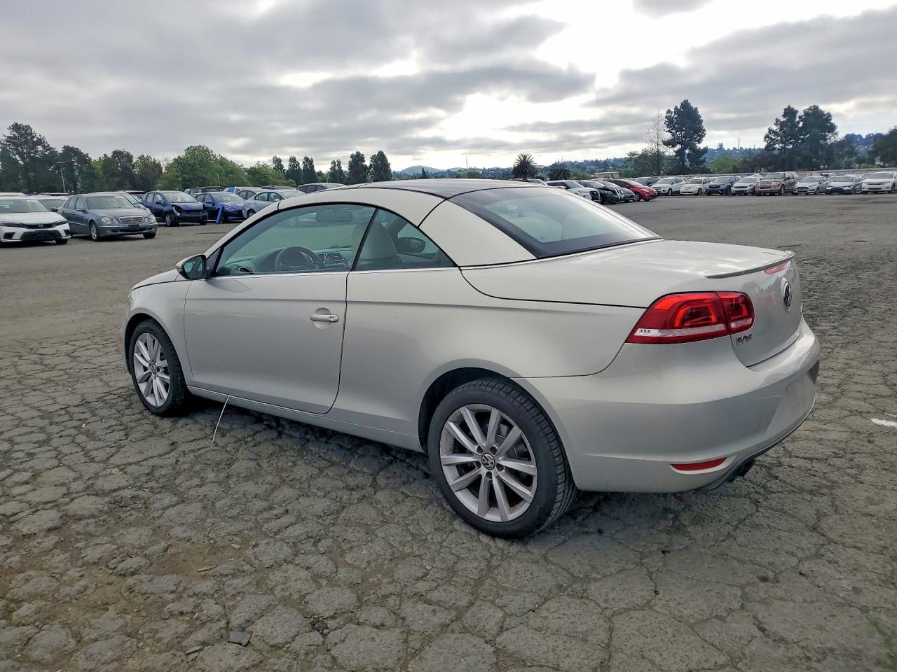 2012 VOLKSWAGEN EOS KOMFORT photo 4
