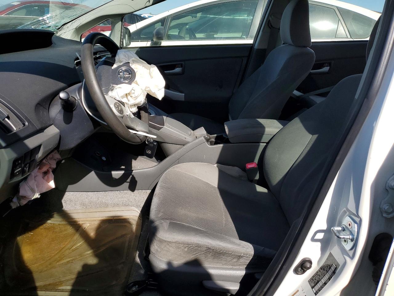 2010 TOYOTA PRIUS III photo 7